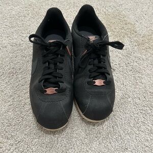 Nike Classic Cortez Leather Metallic Casual Sneakers